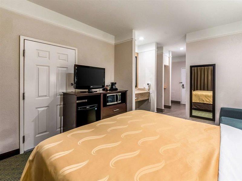 Quality Inn & Suites Seaworld North San Antonio Extérieur photo