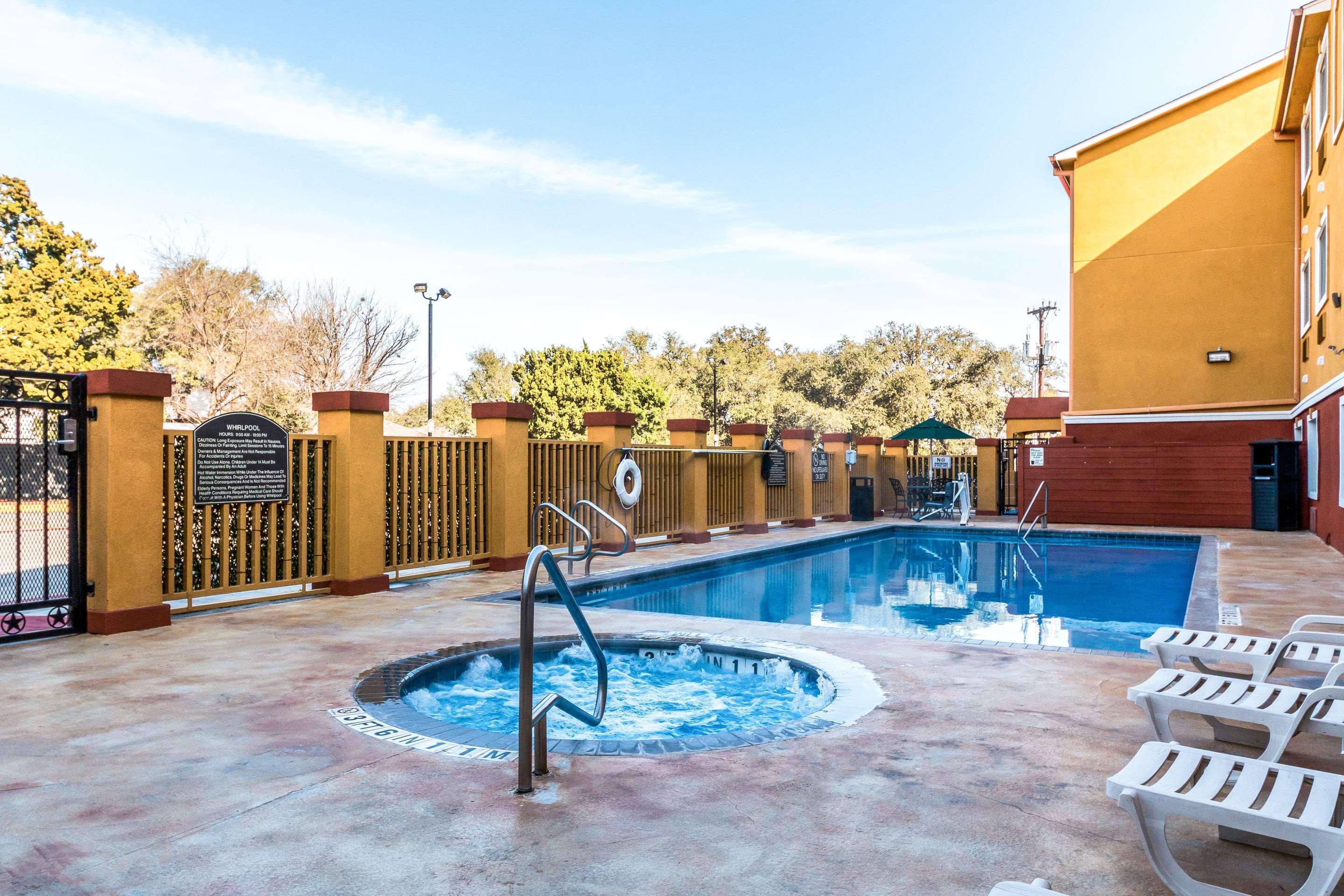 Quality Inn & Suites Seaworld North San Antonio Extérieur photo