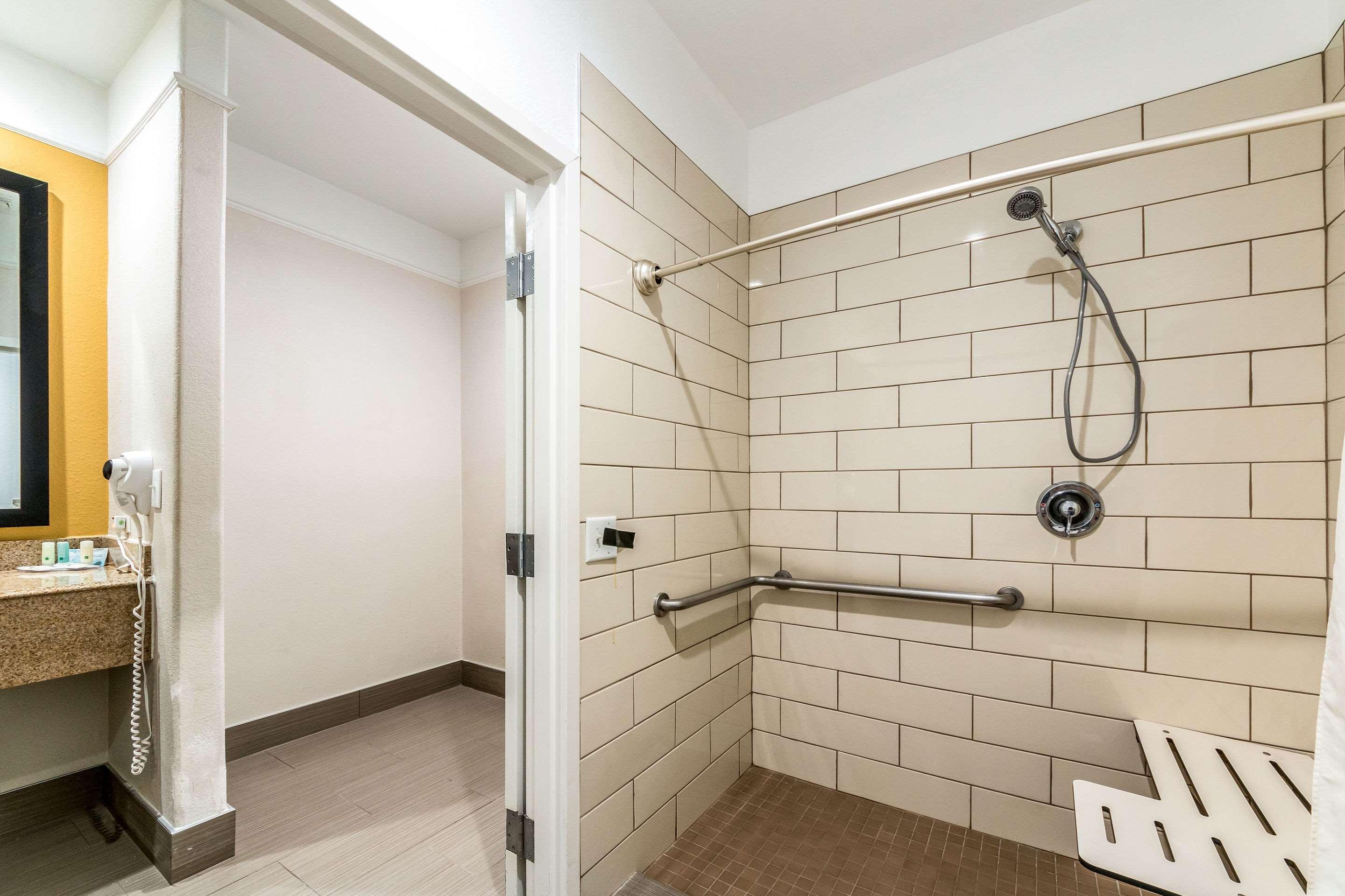 Quality Inn & Suites Seaworld North San Antonio Extérieur photo