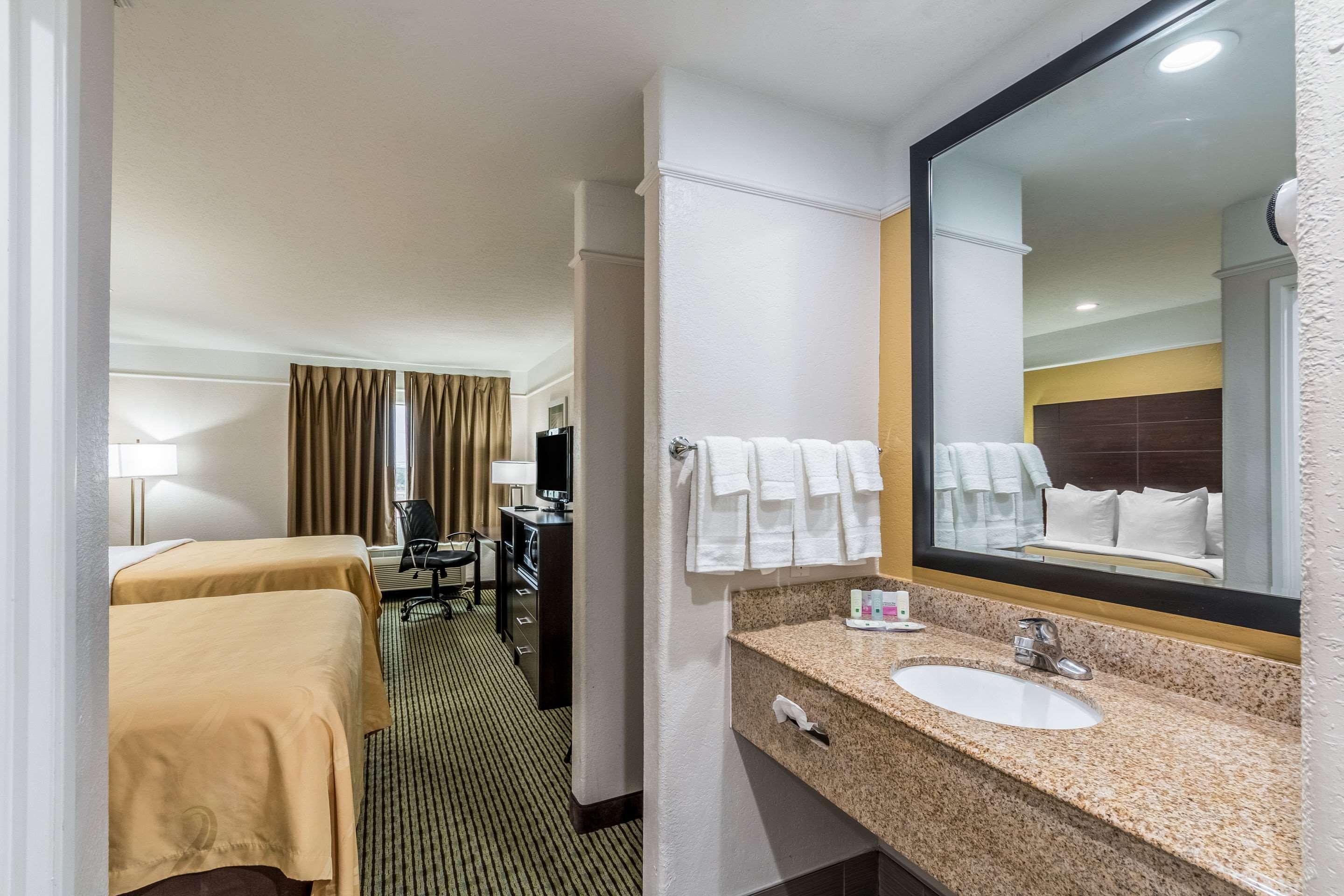 Quality Inn & Suites Seaworld North San Antonio Extérieur photo