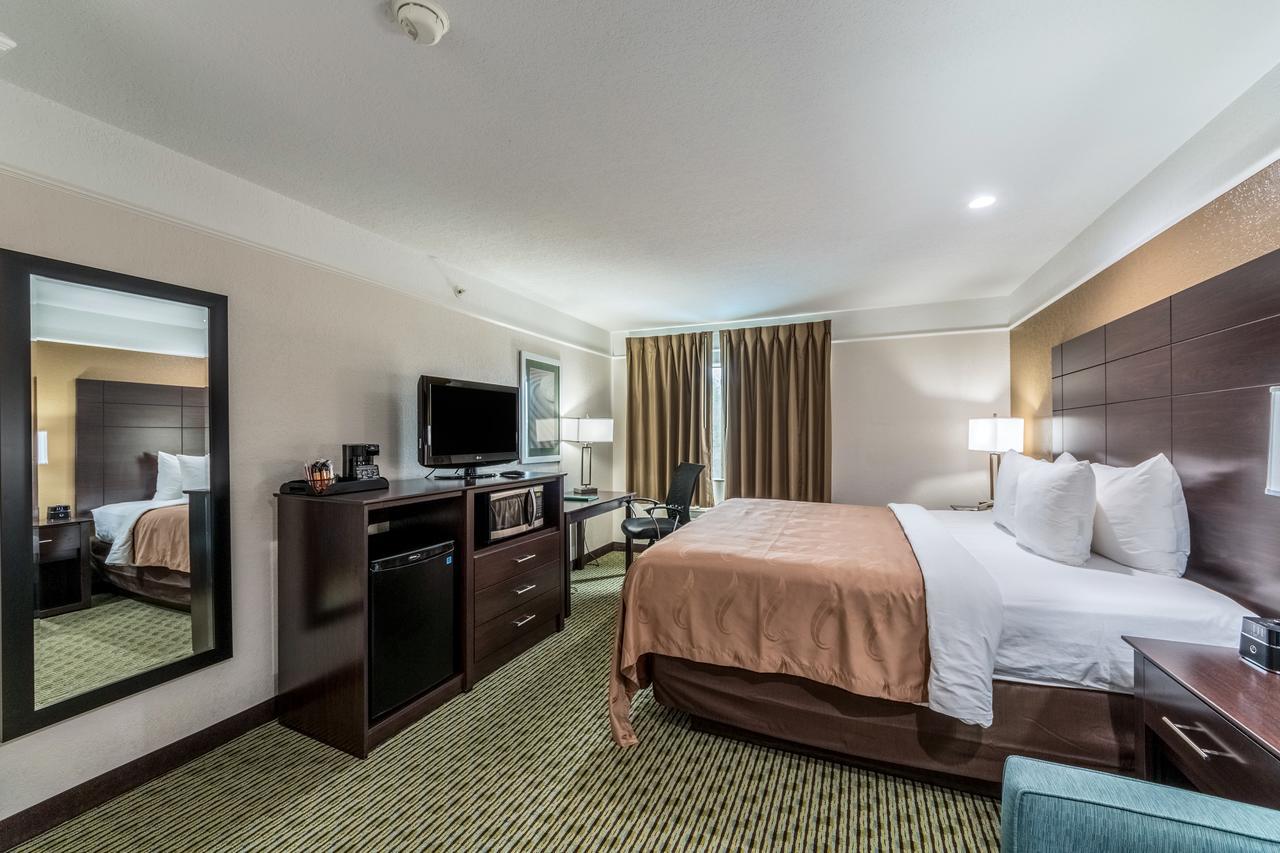 Quality Inn & Suites Seaworld North San Antonio Extérieur photo
