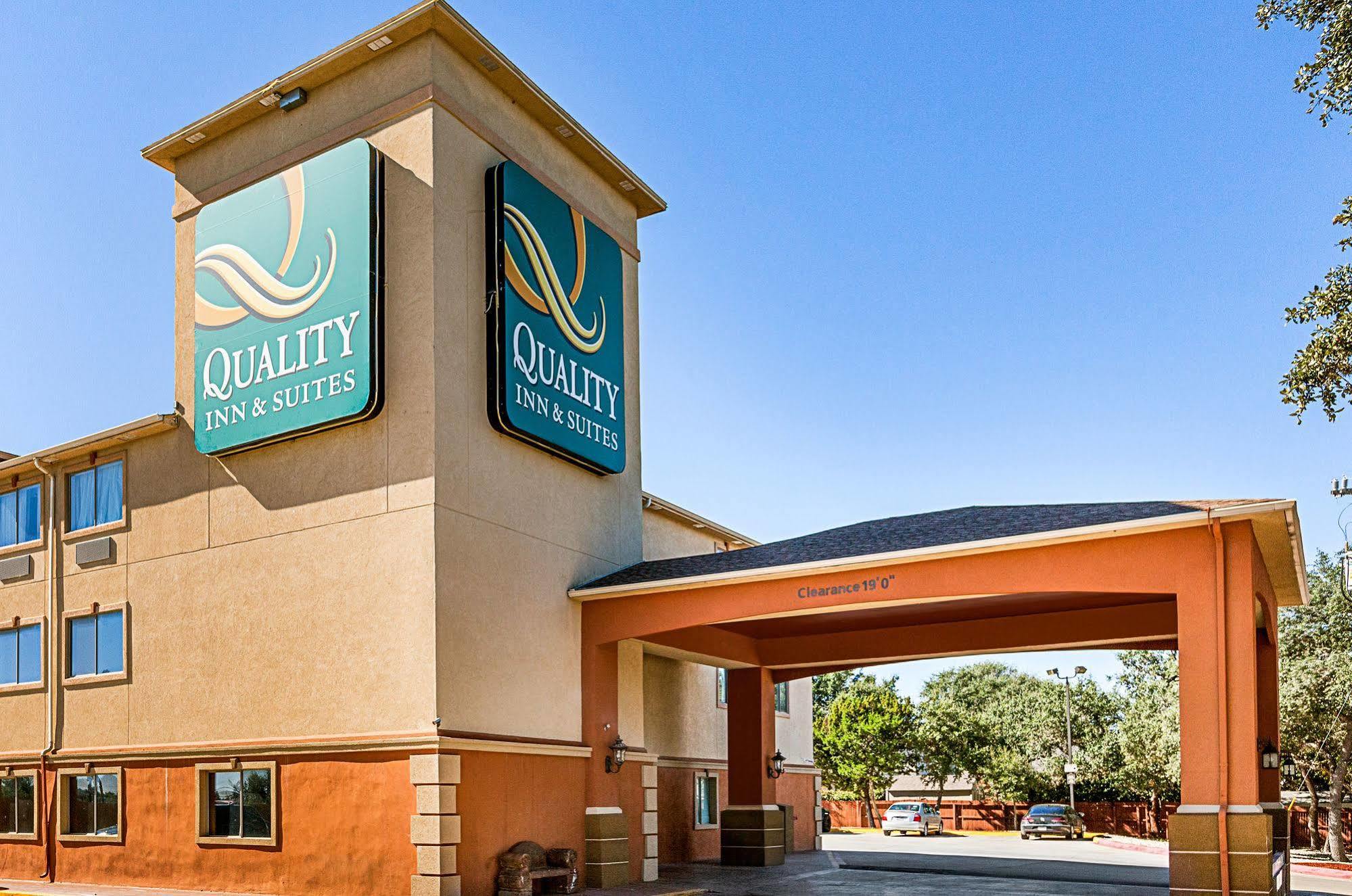 Quality Inn & Suites Seaworld North San Antonio Extérieur photo